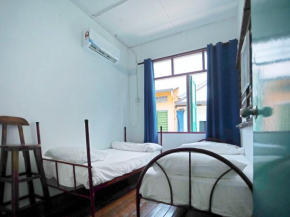 OYO Home 90571 Red Door Homestay